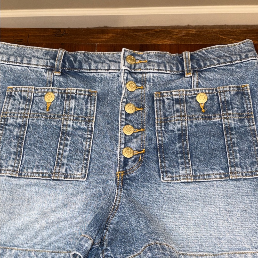 LOFT Patch Pocket High Rise Denim Shorts Size 6 - Picture 3 of 9